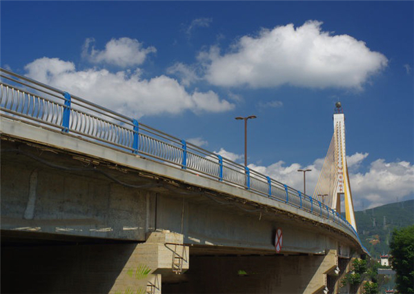 喀什304不锈钢桥梁护栏：安全、耐用与美观的完美结合