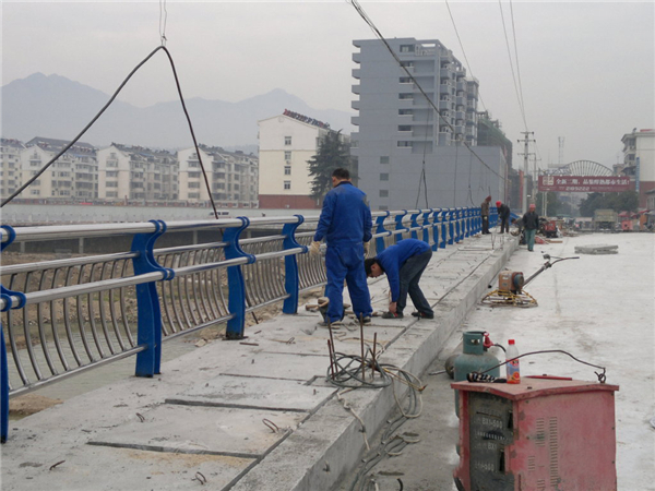 喀什不锈钢复合管护栏常见问题及解决方案