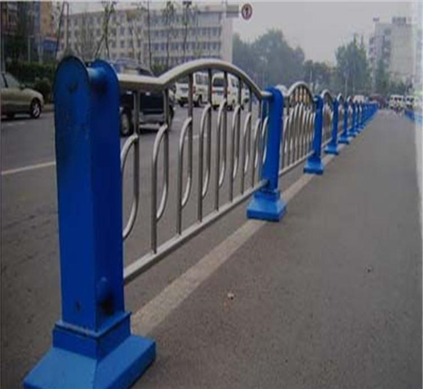 喀什不锈钢防撞栏杆生产制造工艺